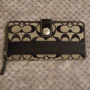 AUTHENTIC Coach Wallet